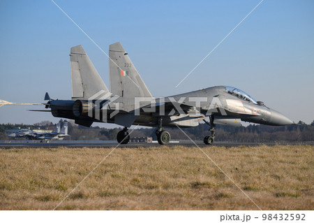 インド空軍スホーイSu-30MKI着陸 インド空軍スホーイSu-30MKI着陸 98432592