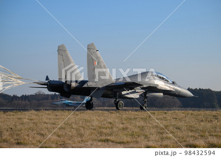 インド空軍スホーイSu-30MKI着陸 インド空軍スホーイSu-30MKI着陸 98432594