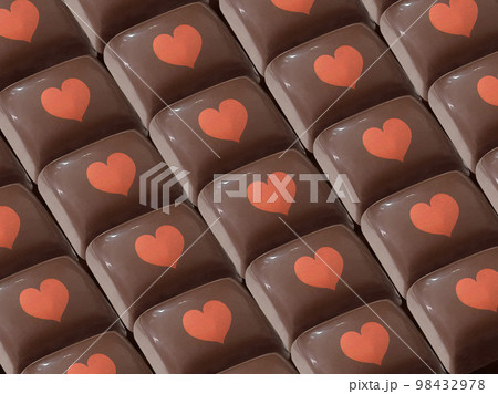 バレンタインデーのハートのチョコのテクスチャ素材	 98432978