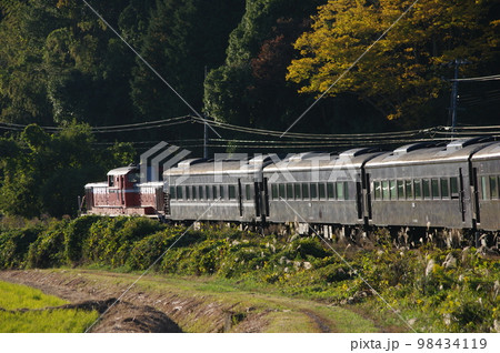山口線 地福付近 DLやまぐち号 展望車 オロテ35 98434119