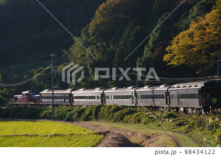 山口線 地福付近 DLやまぐち号 展望車 オロテ35 98434122
