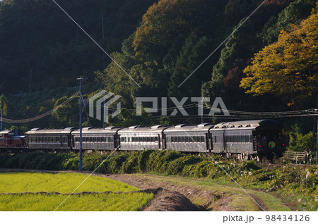 山口線 地福付近 DLやまぐち号 展望車 オロテ35 98434126