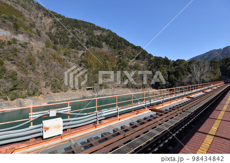 奥大井レインボーブリッジと接阻湖（静岡県榛原郡） 98434842