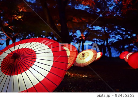 紅葉と和傘 紅葉と和傘 98435255