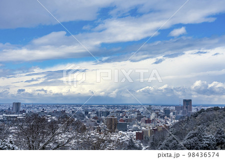 卯辰山公園から眺める金沢の雪景色 卯辰山公園から眺める金沢の雪景色 98436574