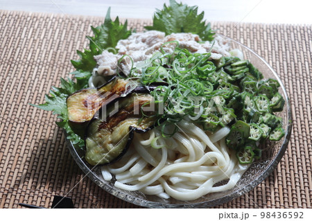 夏バテでも美味しい冷やしうどん 98436592