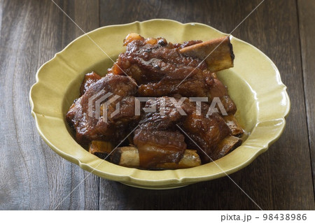 豚のスペアリブ中華風煮込み 豚のスペアリブ中華風煮込み 98438986