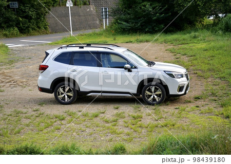 愛車でドライブ 98439180