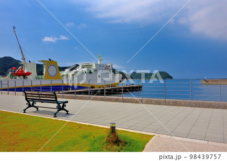 四国・愛媛・佐田岬・伊方町観光交流拠点施設、佐田岬はなはなから眺める伊予三崎港の風景(2) 四国・愛媛・佐田岬・伊方町観光交流拠点施設、佐田岬はなはなから眺める伊予三崎港の風景(2) 98439757