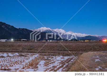 【夜明け前】大糸線沿線の風景【大町市常磐】 98441381