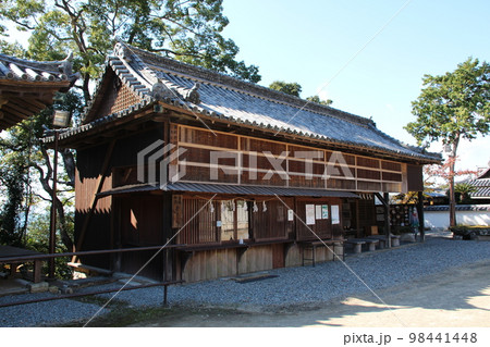 室津のまちなみ 賀茂神社 絵馬堂(神馬舎) 兵庫県たつの市御津町室津 室津のまちなみ 賀茂神社 絵馬堂(神馬舎) 兵庫県たつの市御津町室津 98441448