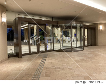 ホテルの入口 98441932