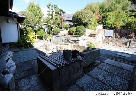 たつの市立室津民俗館(兵庫県指定文化財 旧豊野家住宅) 庭園 兵庫県たつの市御津町室津 たつの市立室津民俗館(兵庫県指定文化財 旧豊野家住宅) 庭園 兵庫県たつの市御津町室津 98442567