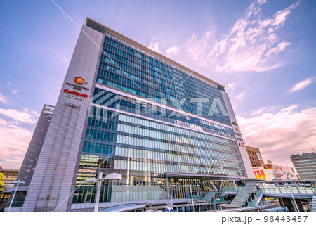 日本の横浜都市景観 相鉄新横浜線・東急新横浜線開業(3月)で利便性が向上する新横浜駅などを望む 日本の横浜都市景観 相鉄新横浜線・東急新横浜線開業(3月)で利便性が向上する新横浜駅などを望む 98443457