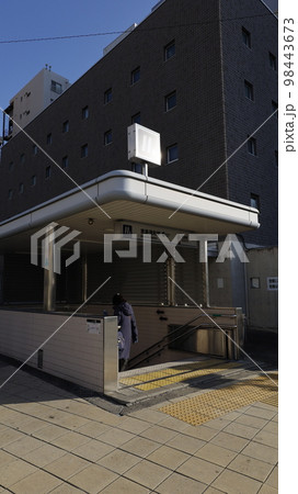 大阪メトロ堺筋線の恵美須町駅の2号出入口、浪速警察署前出入口 大阪メトロ堺筋線の恵美須町駅の2号出入口、浪速警察署前出入口 98443673