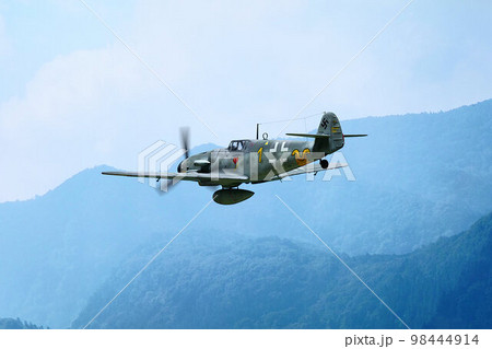 Messerschmitt Bf 109 G-6 Erich Hartmann 1943 Messerschmitt Bf 109 G-6 Erich Hartmann 1943 98444914