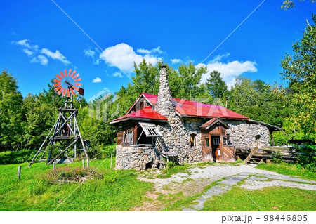 五郎の石の家　（北海道富良野市東麓郷） 98446805