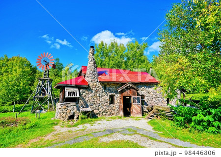 五郎の石の家　（北海道富良野市東麓郷） 98446806