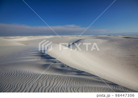 White sand dunes 98447306