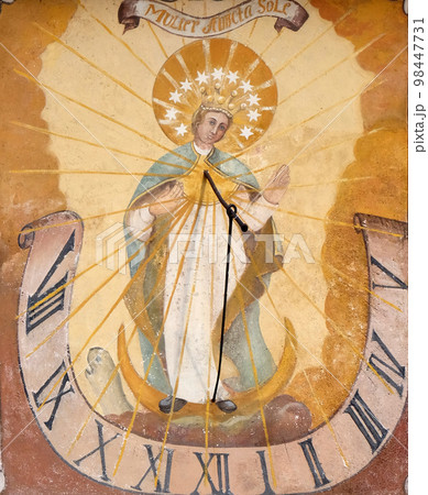 Virgin Mary, sundial, painting on house facade in Hallstatt, Austria Virgin Mary, sundial, painting on house facade in Hallstatt, Austria 98447731