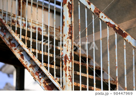錆びた鉄骨階段 イメージ 錆びた鉄骨階段 イメージ 98447969