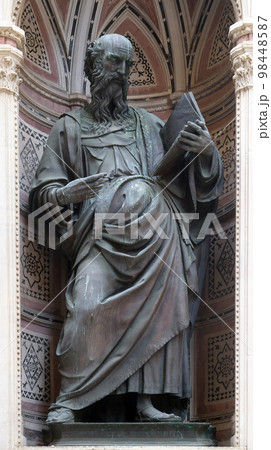 Saint John the Evangelist by Baccio da Montelupo, Orsanmichele Church in Florence, Tuscany, Italy 98448587