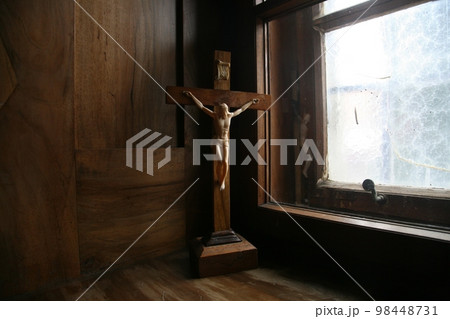 Cross at the window 98448731