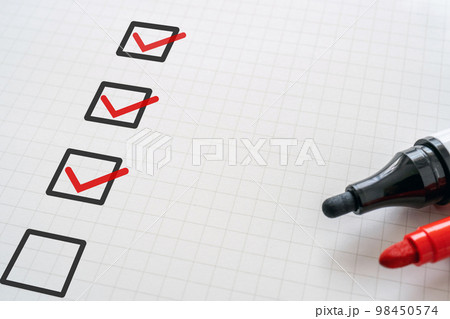 チェックリストと油性マジック チェックリストと油性マジック 98450574