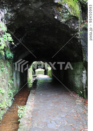 曽木発電所遺構のトンネル 98450993