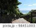 稲村ヶ崎の階段と海 98451003