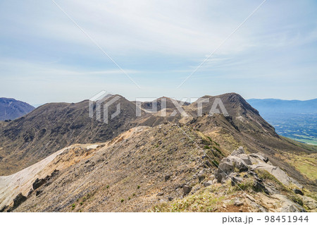 九重連山の風景 98451944
