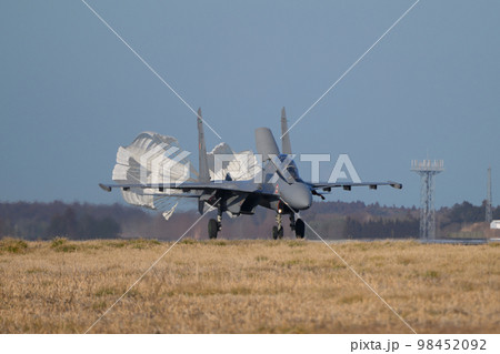 インド空軍スホーイSu-30MKI着陸 98452092