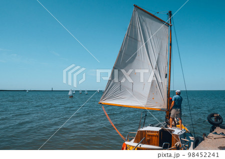 Sailing training, preparation for the regatta. 98452241