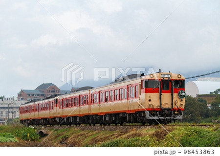 日田彦山線を走る国鉄型気動車キハ66・67系「リバイバル急行雲仙」 98453863