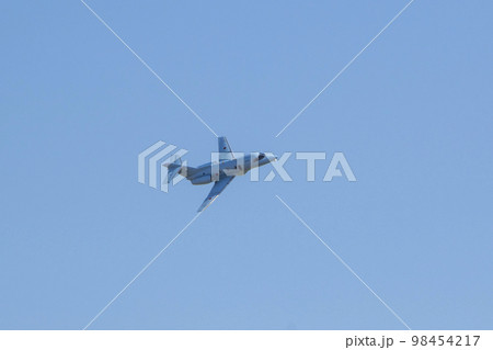 空を旋回する航空自衛隊の救難捜索機U-125A 空を旋回する航空自衛隊の救難捜索機U-125A 98454217