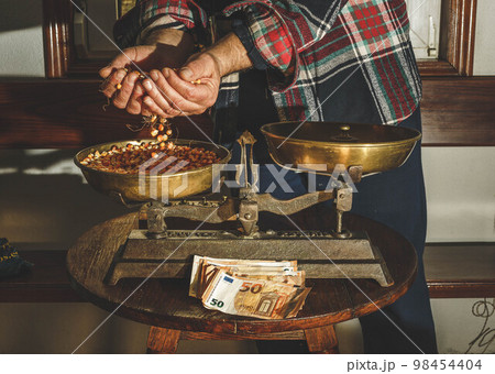 person weighs corn 98454404