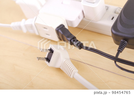 電源コンセント 98454765