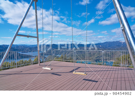 【たちばな展望台の絶景ブランコ】 三重県度会郡南伊勢町道行竈 98454902