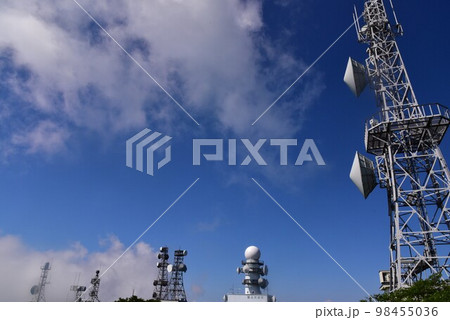 地蔵岳（群馬県） 1673 m　にそびえるアンテナ群 98455036