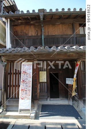 室津のまちなみ たつの市立室津海駅館(廻船問屋三木半四郎「嶋屋」の遺構) 兵庫県たつの市御津町室津 室津のまちなみ たつの市立室津海駅館(廻船問屋三木半四郎「嶋屋」の遺構) 兵庫県たつの市御津町室津 98458622