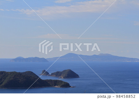 奈留島城岳展望台からの福江島の眺め 98458852