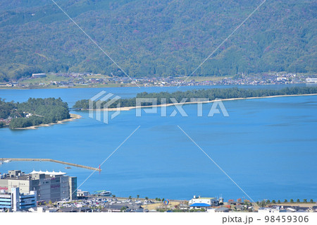 青空と青い海に映える「名勝天橋立」 青空と青い海に映える「名勝天橋立」 98459306