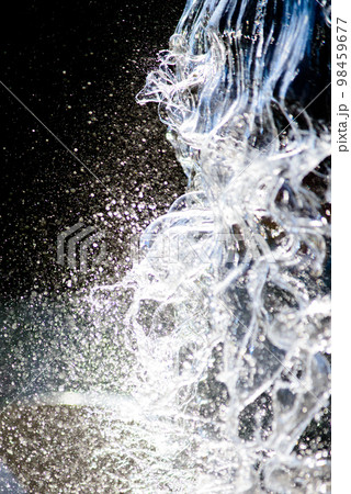 滝のような噴水 98459677