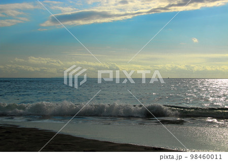 砂浜から見る水平線1 砂浜から見る水平線1 98460011