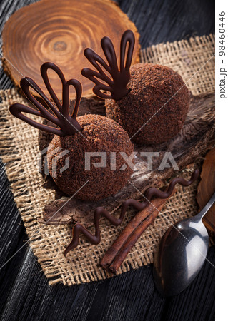 Chocolate cakes on a black background Chocolate cakes on a black background 98460446