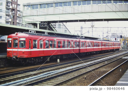 京急・地上の鮫洲駅に停車中の旧1000形（1061～1064）、1980年1月2日、ER 98460646