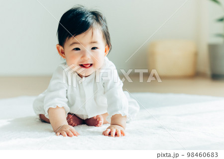 赤ちゃん 赤ちゃん 98460683
