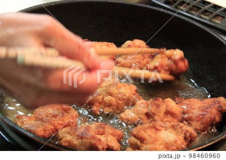 庶民の家庭料理、鳥の唐揚げ(少ない油でeco料理)3 庶民の家庭料理、鳥の唐揚げ(少ない油でeco料理)3 98460960