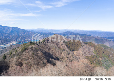 仏果山の山頂から見た景色（奥多摩・秩父方面） 98461940