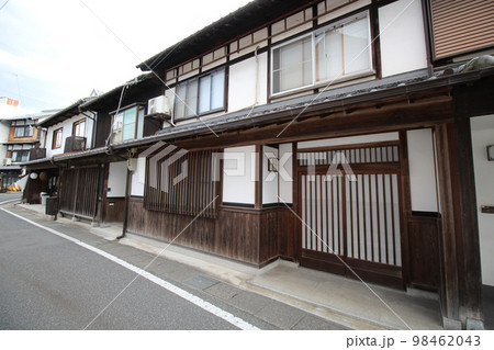 龍野のまちなみ　龍野町川原町　カフェ＆バー PERCH ゲストハウス＆BAR　兵庫県たつの市龍野町 98462043